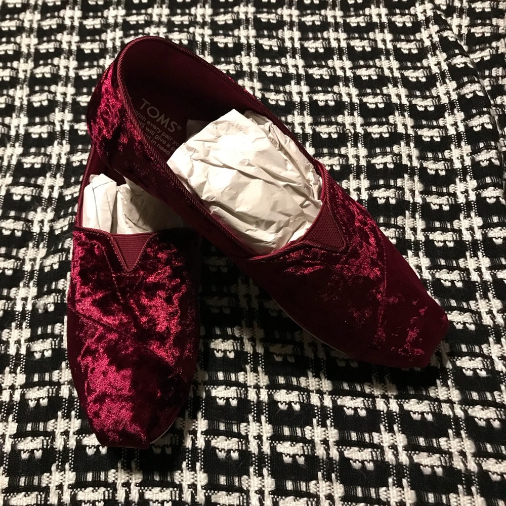 NIB- TOMS Classic cherry velvet slip on.